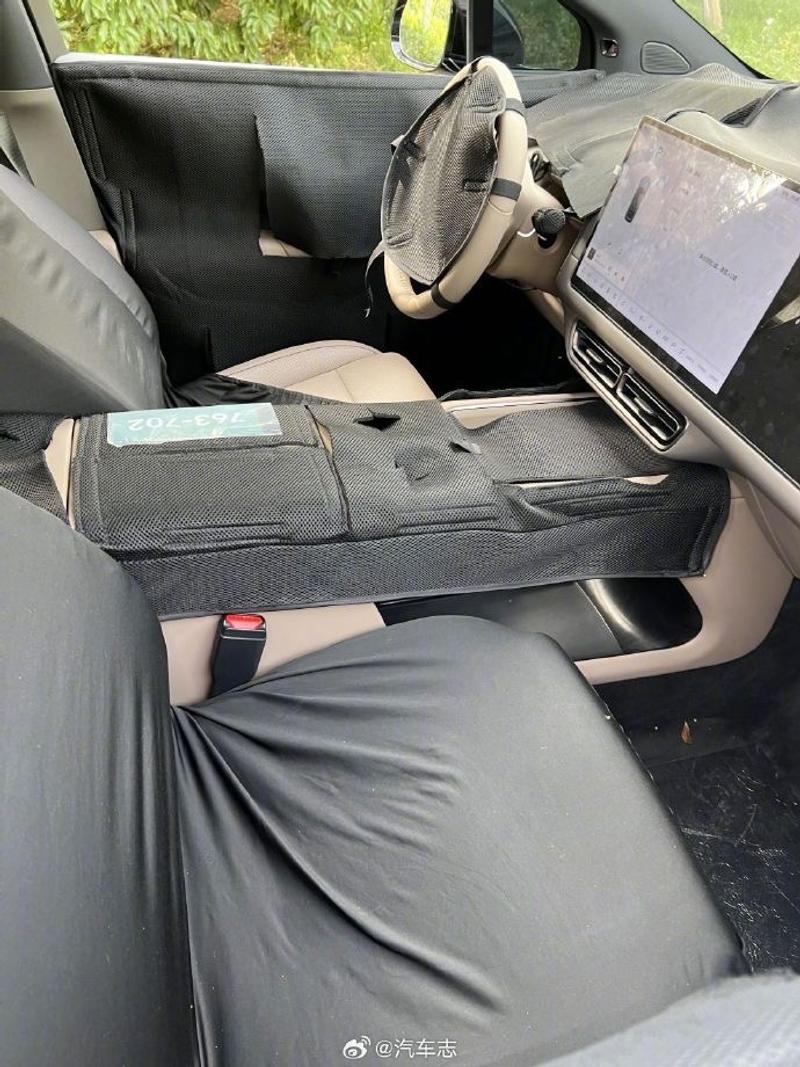 理想i8内饰谍照 将于7月正式发布(图3)