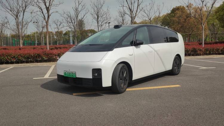 家庭科技旗舰MPV 试驾理想MEGA(图1)