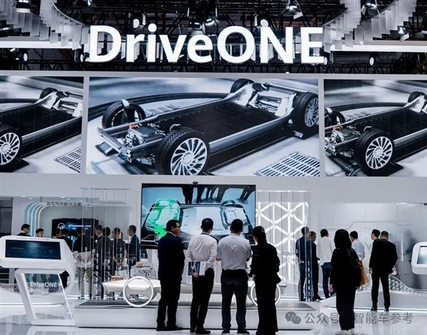 刘亦菲喜提第一辆增程车智界R7！余承东现场公布300万兜底承诺(图5)