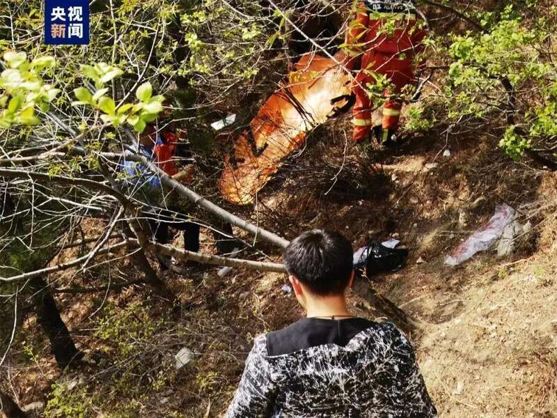 事发知名景区！岩体崩塌、4车受损……近期谨慎前往这些地区(图2)