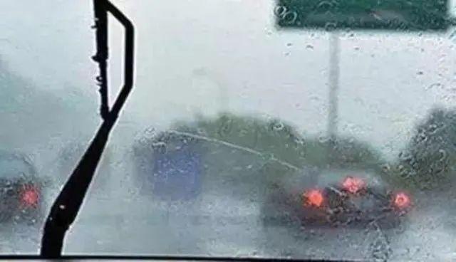 今日说交安丨超员和雨雾天气交通安全提示(图1)
