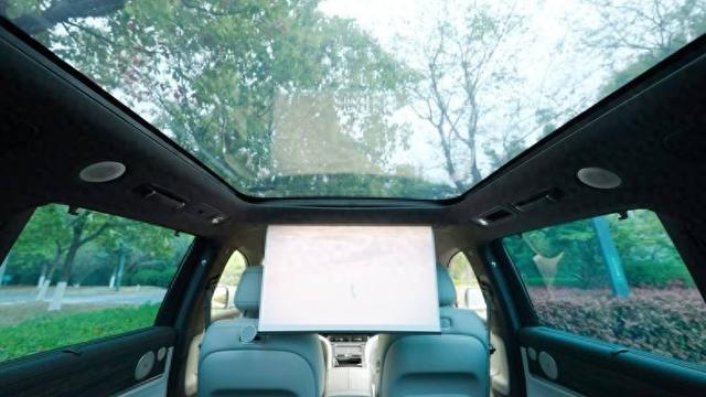 光羿科技亮相2025上海车展首发EC智能调光后舱(图1)