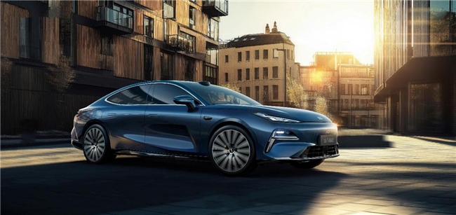 起步即旗舰 吉利银河星耀8正式上市(图2)