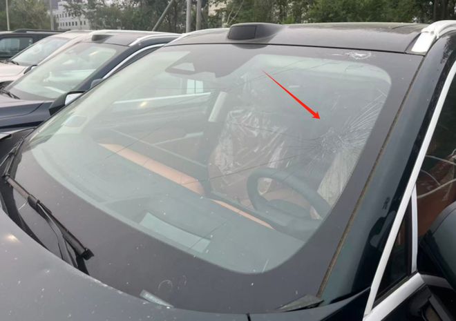 “冰雹车”降价促销？记者探访：“无痕修复”后仍有瑕疵(图3)