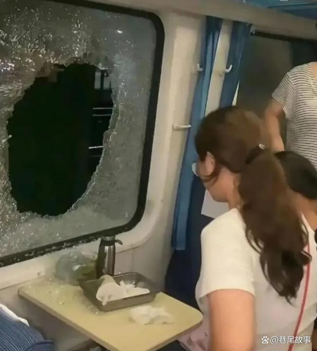 专家解析火车玻璃安装成本 定制车窗千元起(图1)