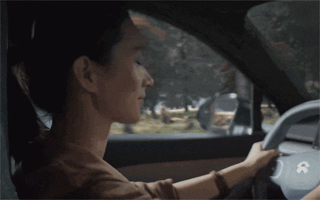 汽车玻璃新战场：智能调光玻璃与的技术突围战(图1)
