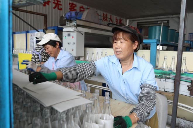 11亿技改赋能！新泰玻璃瓶走出“绿色智造”新路子(图1)