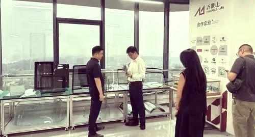 沂蒙山玻璃的红色传承与创新发展之路(图1)