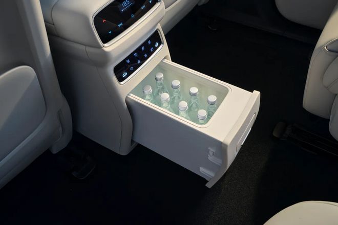 108项核心配置升级座座都是VIP2026款eπ008六座版来了！(图4)