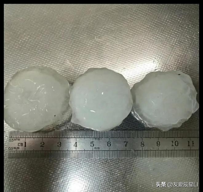 突发！北京冰雹大如鸡蛋汽车玻璃遭殃“冰工厂”效应显现(图5)