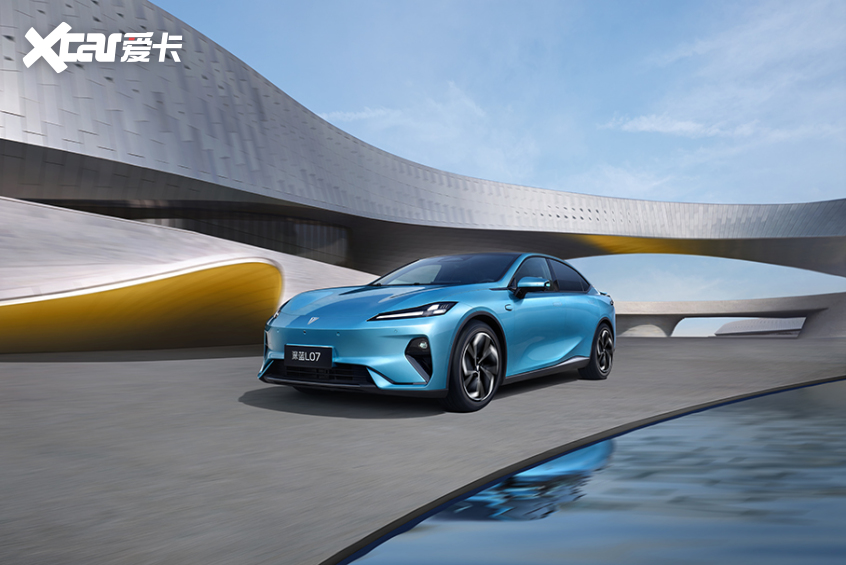 2026款深蓝L07上市 全系华为智驾1359万元起！(图8)