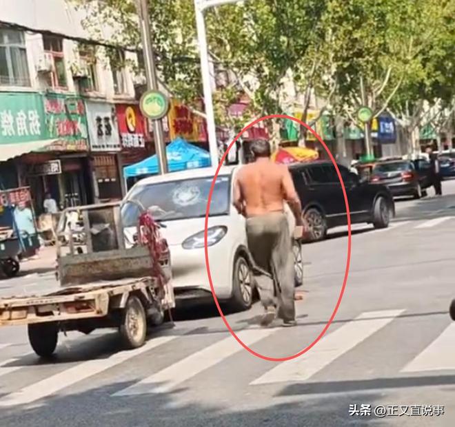 解气！男子拎砖怒砸汽车12下打破无辜路人脑袋终被带手铐拖走(图7)