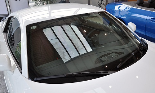 耀皮玻璃（600819）2025年中报财务分析：营收下滑但盈利能力提升现金流与应收账款风险需关注(图1)