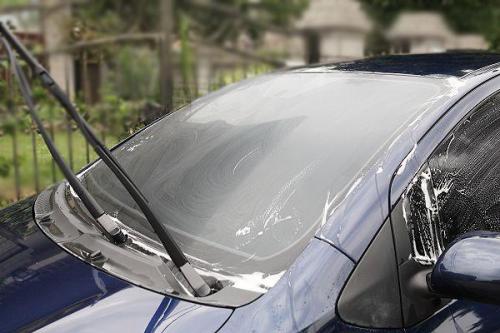 小米汽车：挡风玻璃留痕官方致歉并改良静电贴(图1)