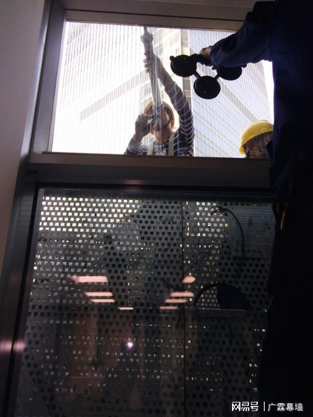 玻璃泛黄、能耗飙升？广霖幕墙为您定制外墙改造施工翻新解决方案(图2)