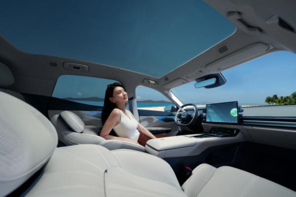 都市科技智混轿车全新领克07 EM-P上市限时价1398万元起(图10)