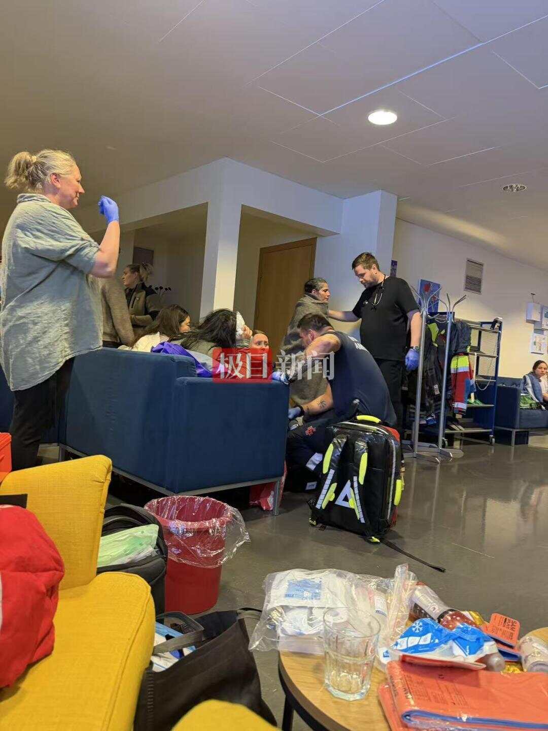 冰岛一大巴侧翻导致多人受伤车上有多名中国游客(图2)