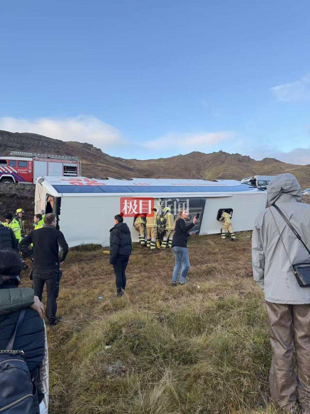冰岛一大巴侧翻导致多人受伤车上有多名中国游客(图1)