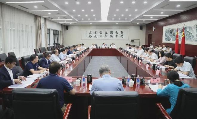 中央放终极大招九部委下场合力破内卷定调发展光伏主旋律！(图1)