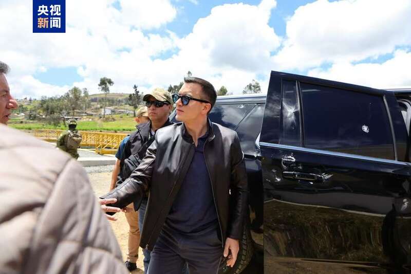 厄瓜多尔总统专车遇袭受损 警方已逮捕5人(图1)