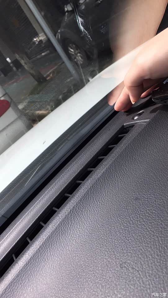 福耀玻璃获得发明专利授权：“集成导轨的玻璃总成及车辆”