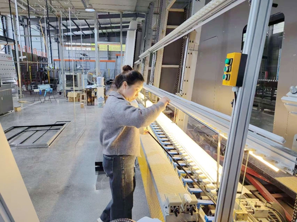 贵州省首家全流程智能化玻璃深加工企业 产品覆盖贵州省及周边省市(图2)