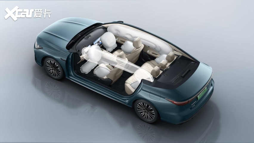 10万级混动家轿怎么选？奇瑞风云A8L对比秦L看完不纠结！(图7)