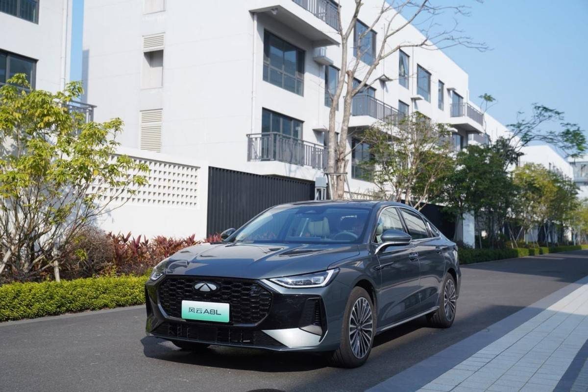 节能安全舒适性能全领先！风云A8L定义10万级混动最值之选