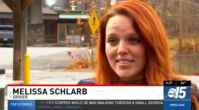 惊险！天降死猫砸破她车玻璃血溅一身！抬头发现是猛禽投的“炸弹”？