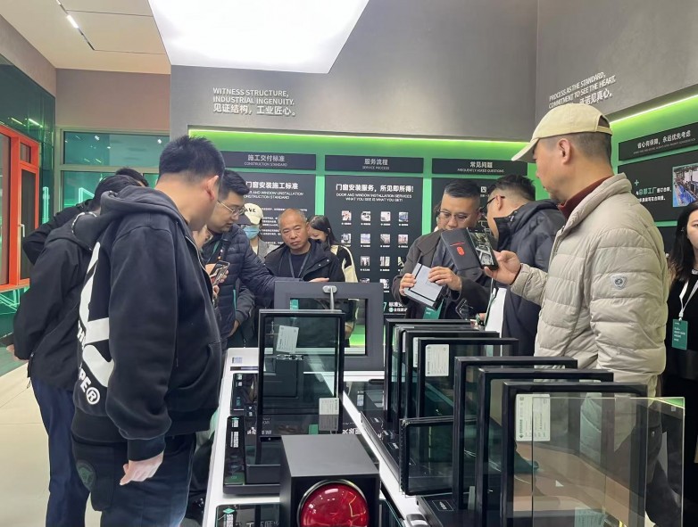 门窗价格战同行杀红眼多屏超级窗为何能让两万业主买单？