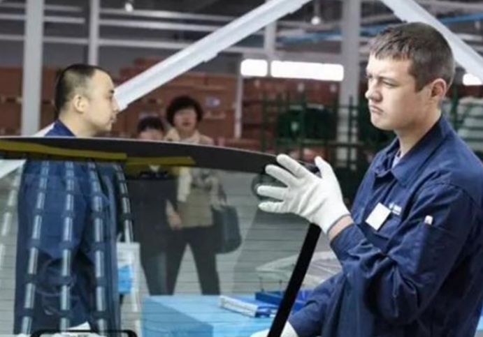 透明OLED显示技术引领未来：三大卓越生产商深度解析