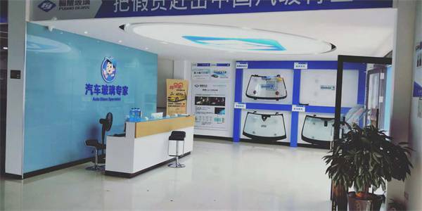 骂他伪善资本家赞他民族企业家！曹德旺的260亿捐款与争议人生