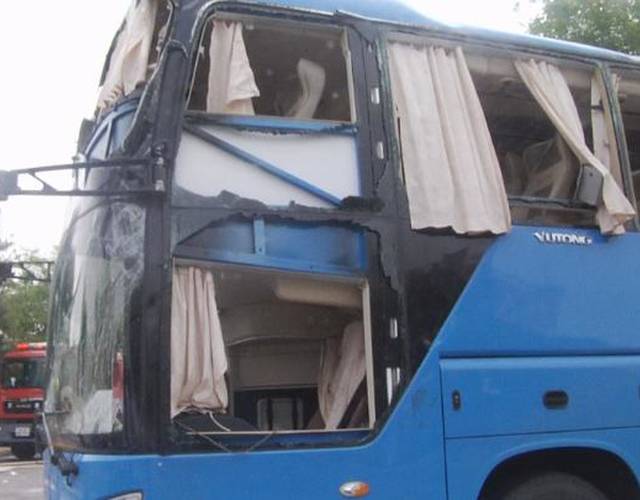 天津一大巴与水泥罐车相撞致多人伤亡