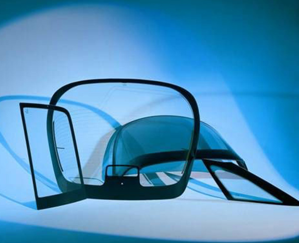 6个气囊全部弹出、大灯爆裂、挡风玻璃也碎了…小伙上个月才还清宝马车贷！(图1)