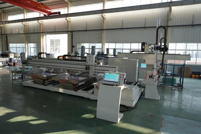 诚信的定制玻璃加工中心厂商哪家好飞旋科技服务有保障(图1)