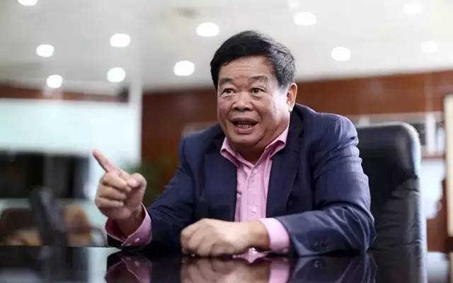 被称为“中国比尔盖茨”让李嘉诚也深深敬佩的中国企业家竟然是他！(图2)