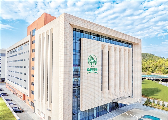 全国人大代表、金晶科技董事长王刚：加强扶持引导促进多功能玻璃推广应用(图1)