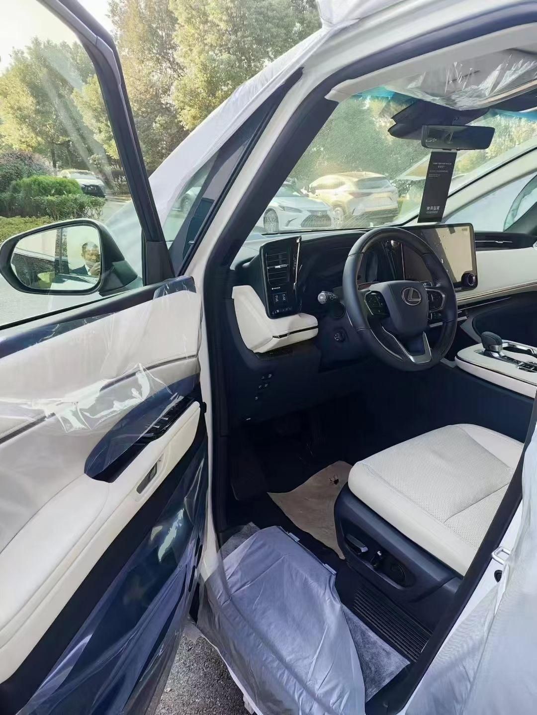 25款雷尔法lm500白黑6座125万天津港提车价格多少全国联保(图4)