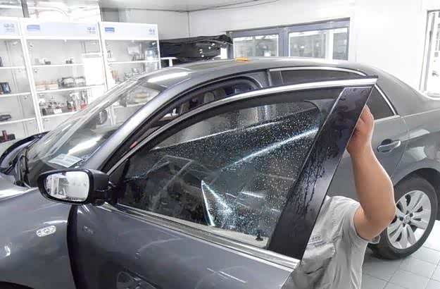 揭秘汽车玻璃的未来：智能制造如何颠覆传统功能？(图1)