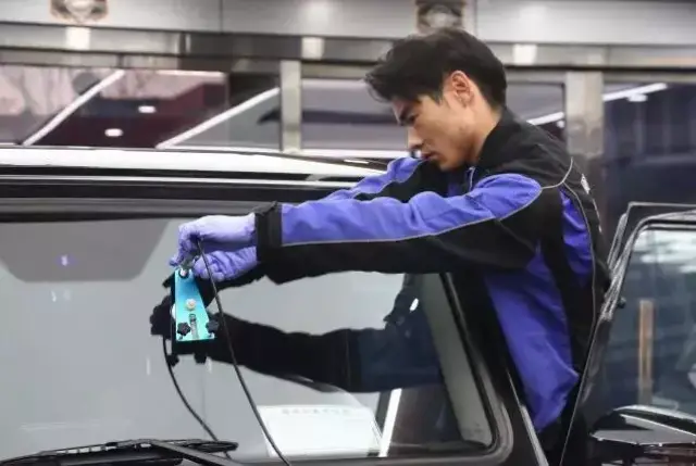怎么修补汽车的挡风玻璃呢？(图1)